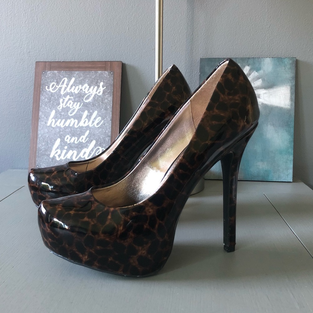 NEW Steve Madden Leopard/Animal print patent heels